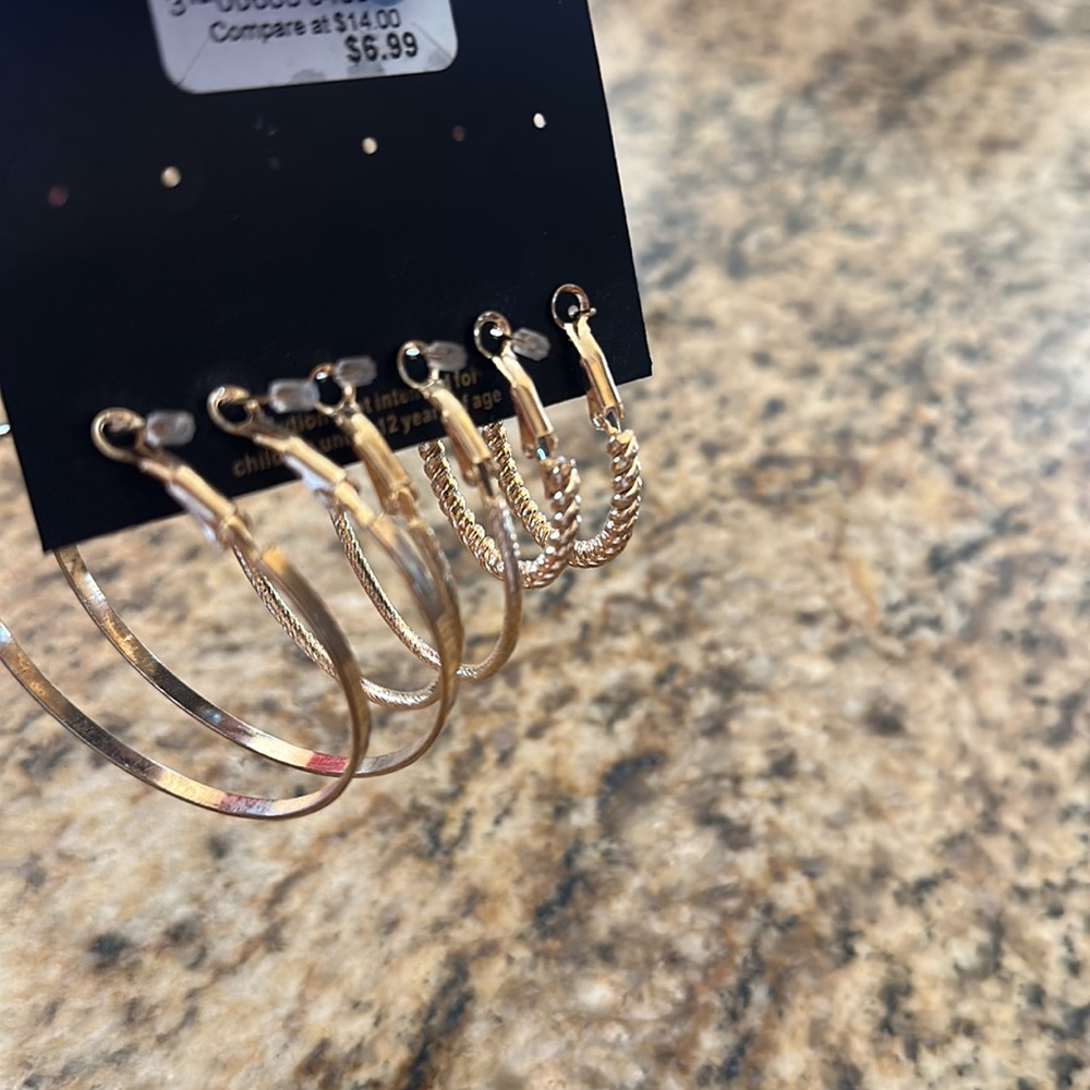 Gold hoops - Picture 3 of 4